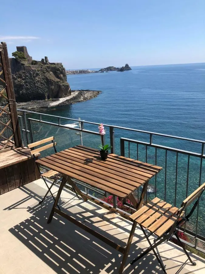 Casa Vitale Aci Castello Italien